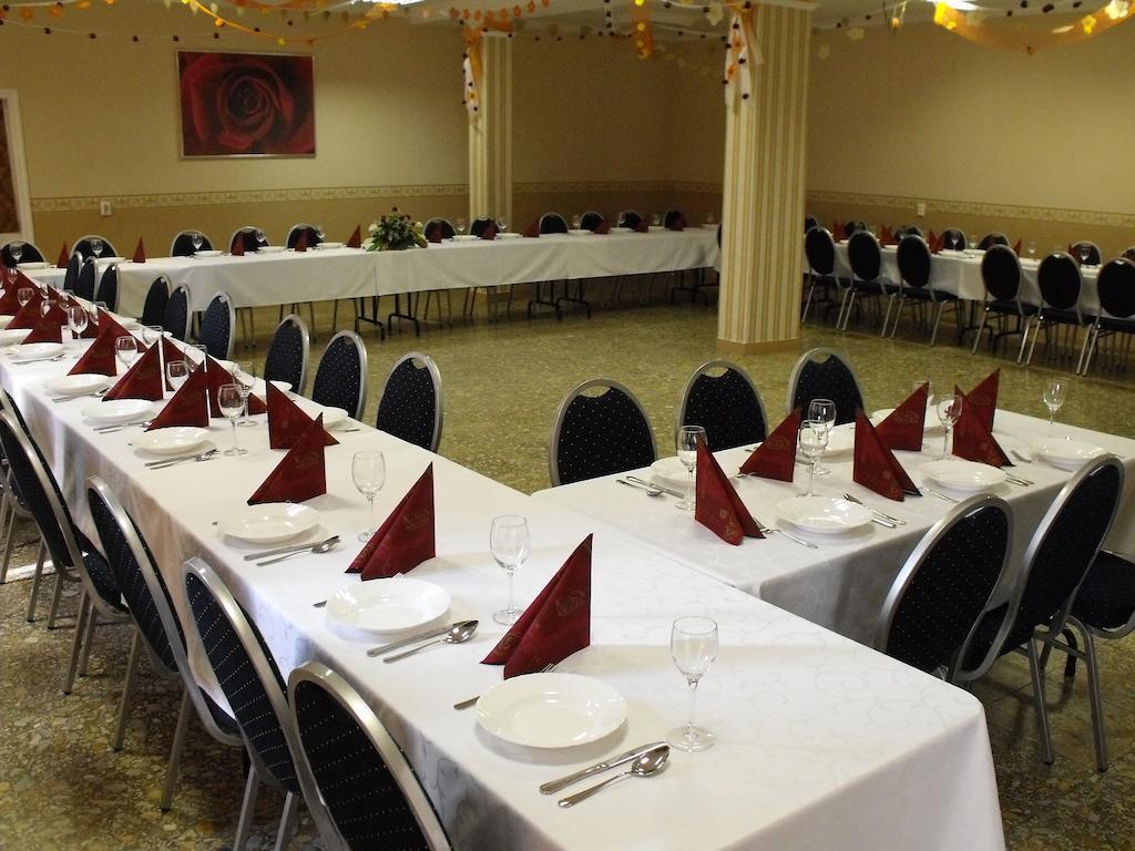 Vasvirág Hotel Celldömölk Esterno foto