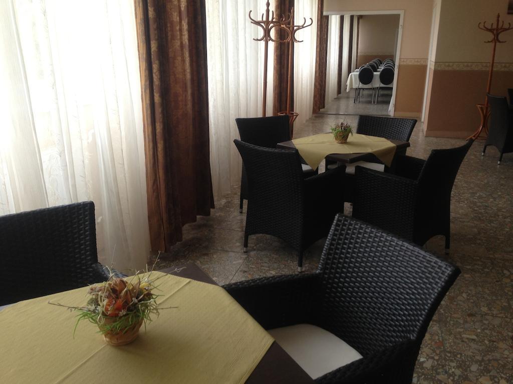 Vasvirág Hotel Celldömölk Esterno foto
