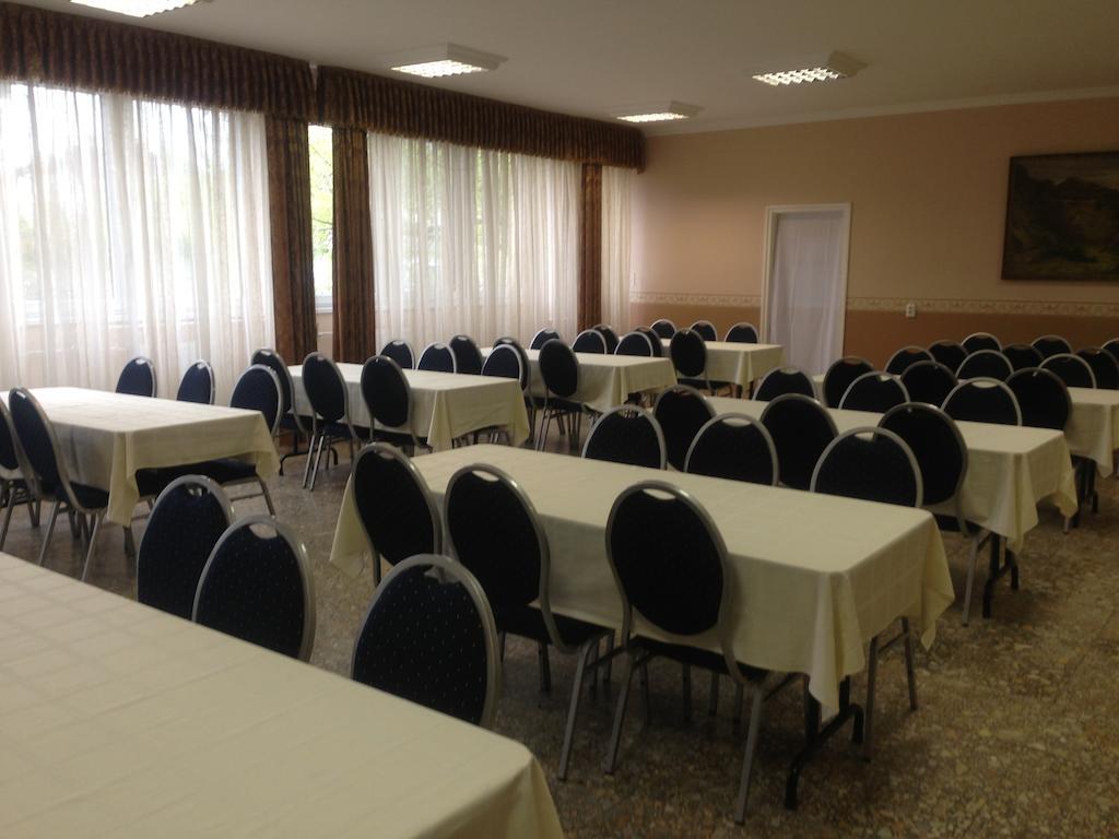 Vasvirág Hotel Celldömölk Esterno foto